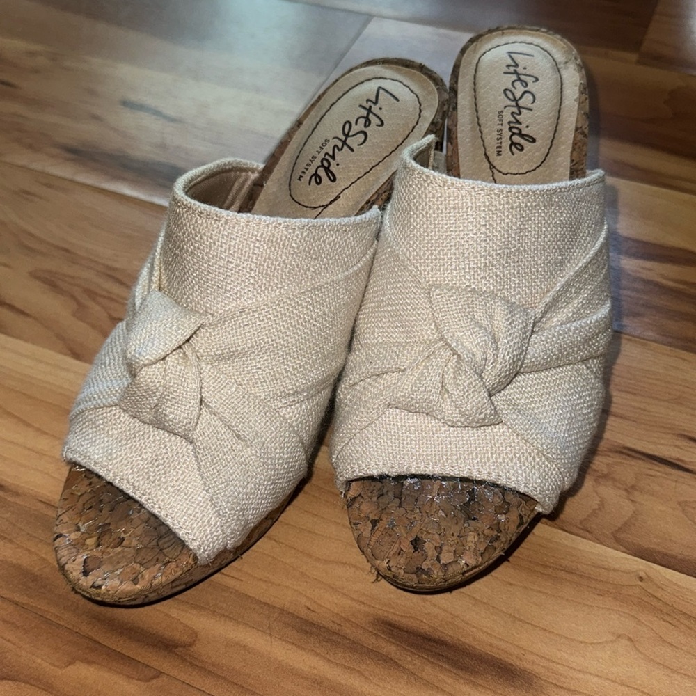 Life Stride size 5.5 cork/white heels